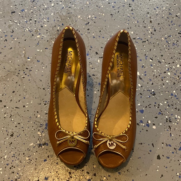 MK Heels - Picture 1 of 3